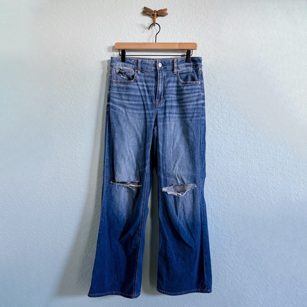 American Eagle•Wide Leg Distressed Denim•SuperSoft and Stretchy•Size 4 Regular